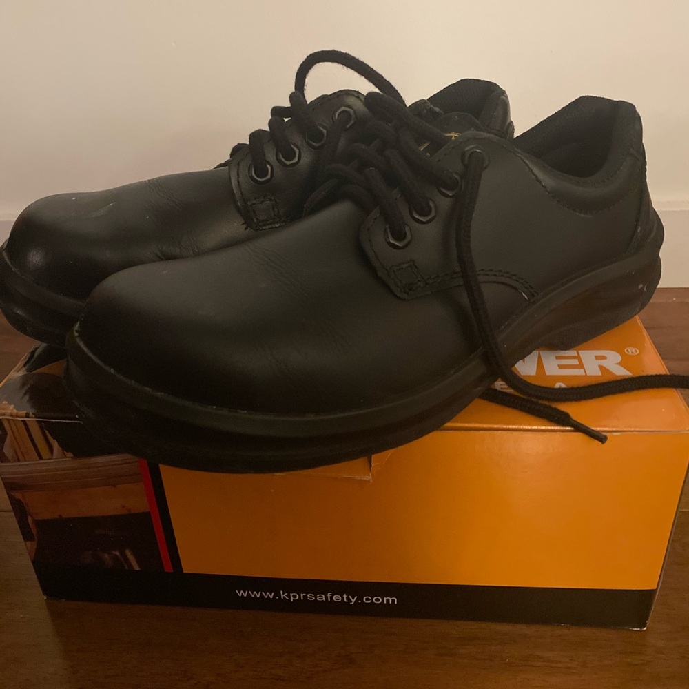 Steel toe black shoes